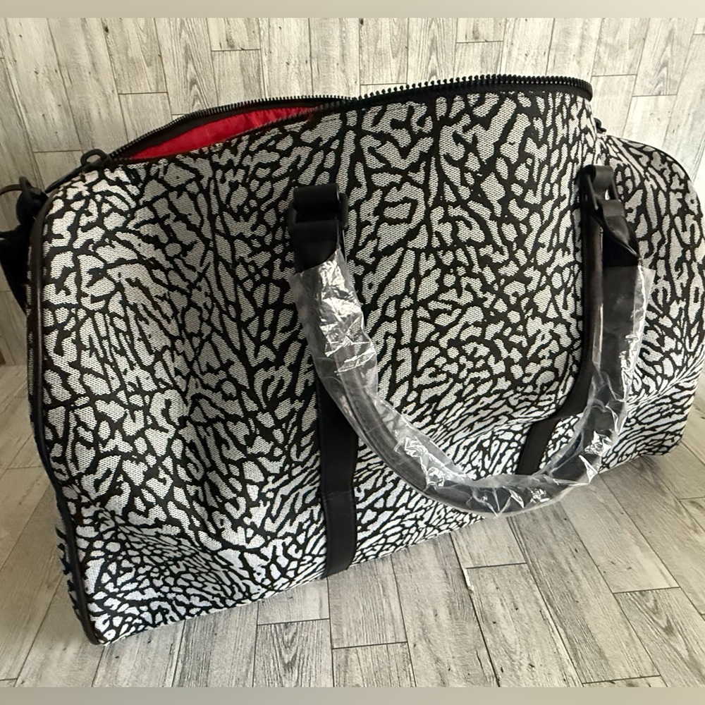 Jordan Monogram Black Elephant Print Duffle Bag (size Large) 40L - Picture 8 of 12